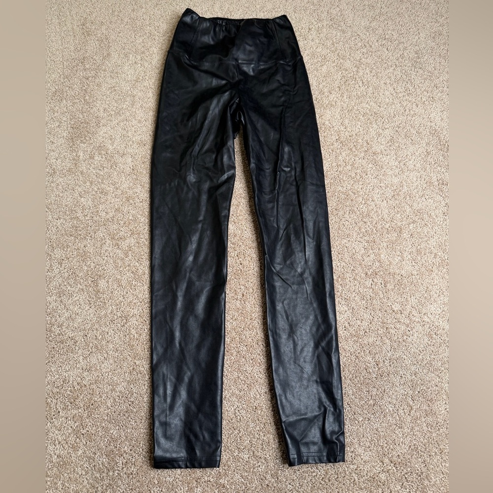 Wilfred Aritzia Black Leather‎ Leggings Size Small